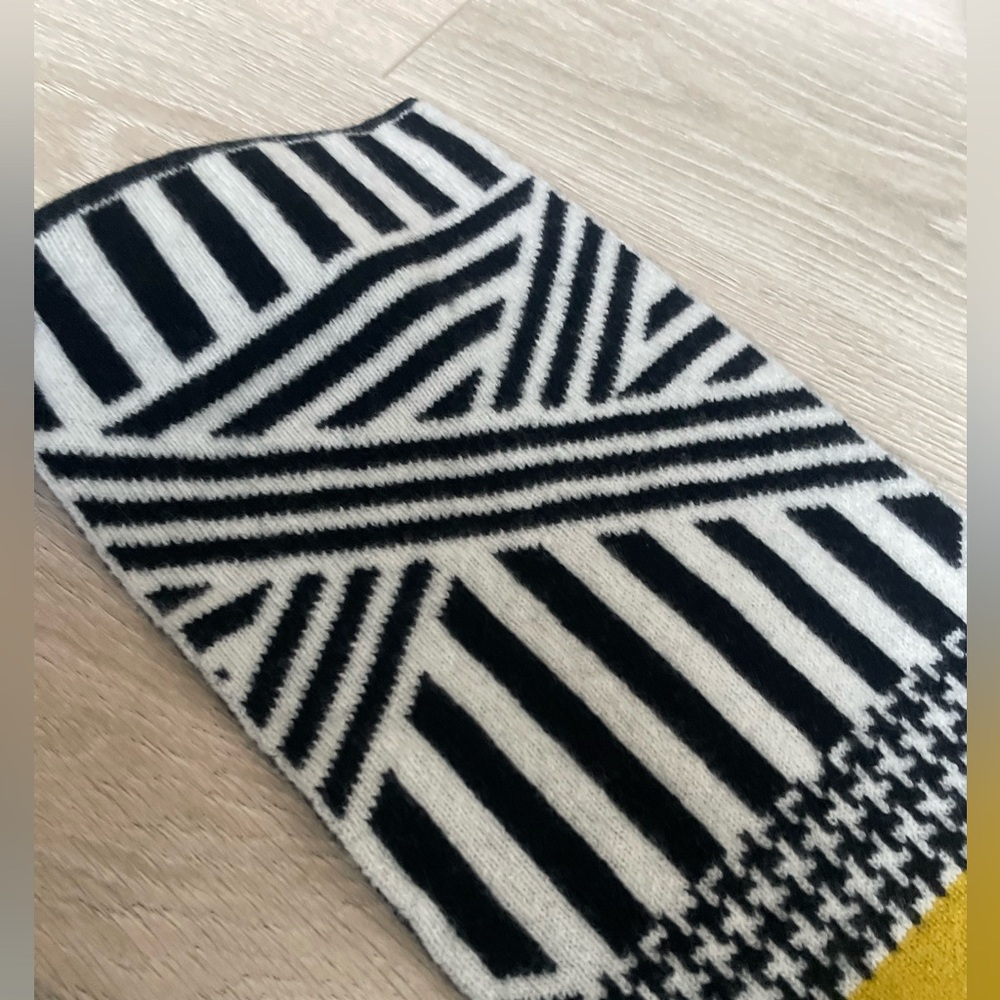 Green Thomas Merino Lambswool Scarf 🧣🤍 - Picture 8 of 11